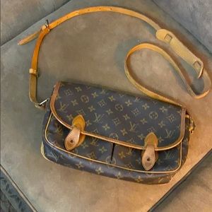 100%authentic Louis VuittonGibeciere Purse